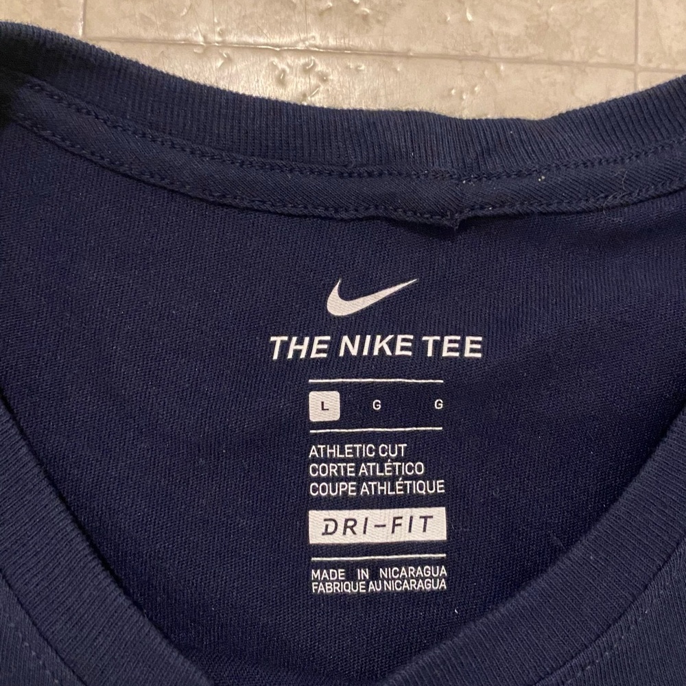 Nike Men’s Large Navy Blue T-Shirt - Picture 2 of 3